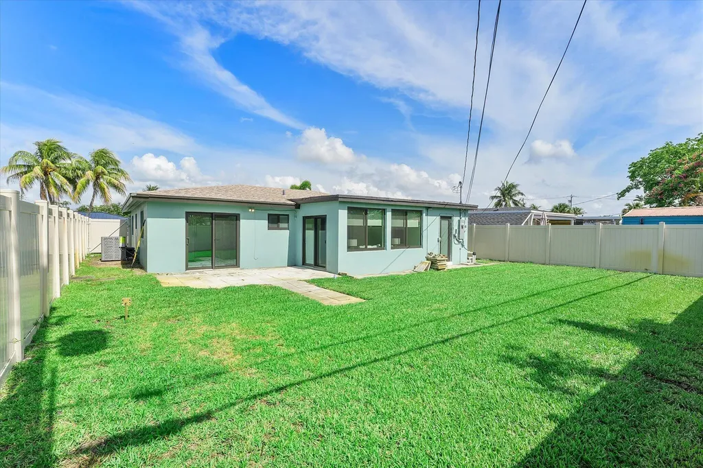 4550 NE 2nd Avenue Oakland Park FL 33334