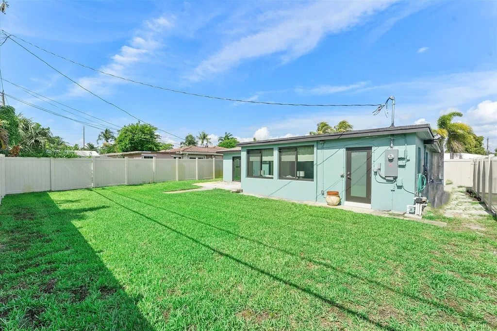 4550 NE 2nd Avenue Oakland Park FL 33334
