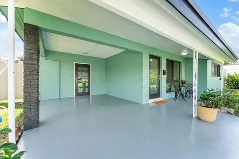 4550 NE 2nd Avenue Oakland Park FL 33334