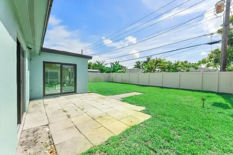 4550 NE 2nd Avenue Oakland Park FL 33334