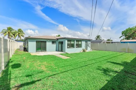4550 NE 2nd Avenue Oakland Park FL 33334