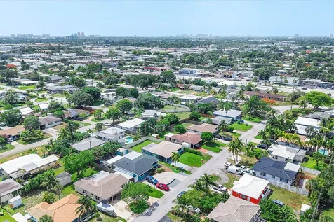 4550 NE 2nd Avenue Oakland Park FL 33334
