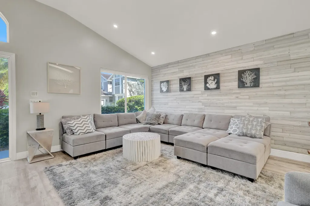 116 Cypress Cove Jupiter FL 33458