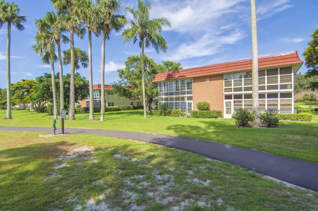 16 Vista Palm Lane Vero Beach FL 32962
