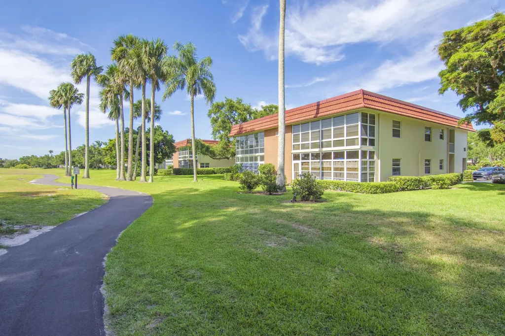 16 Vista Palm Lane Vero Beach FL 32962