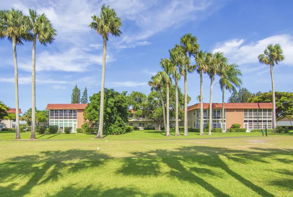 16 Vista Palm Lane Vero Beach FL 32962