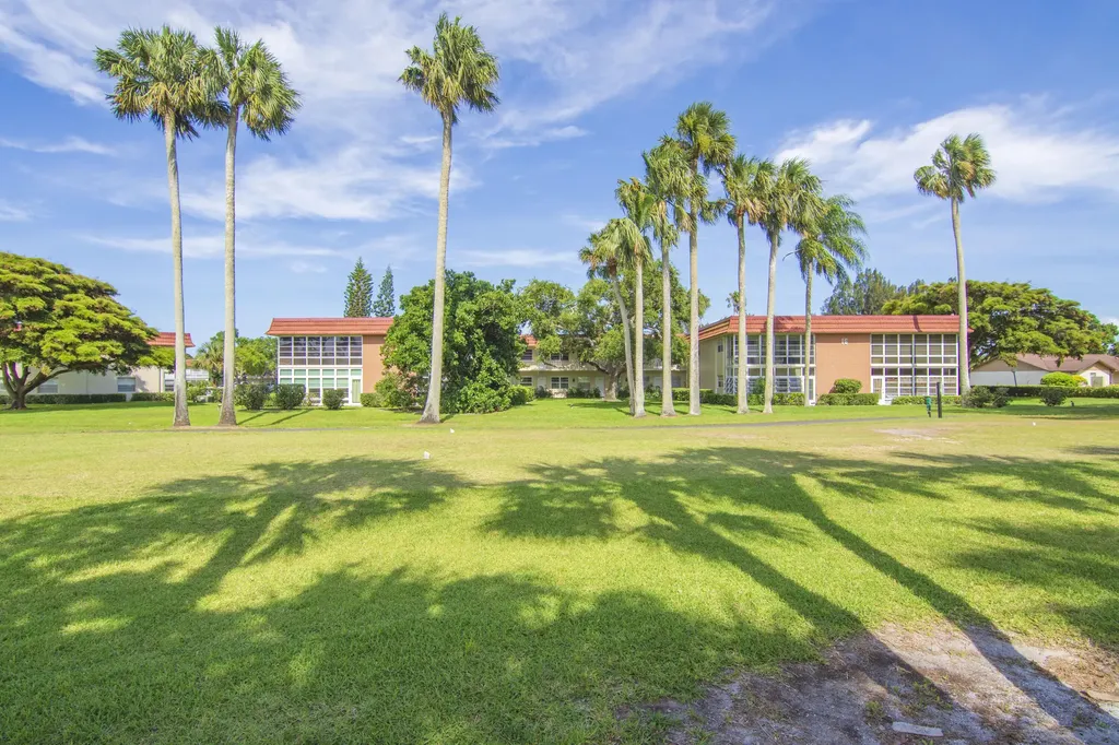 16 Vista Palm Lane Vero Beach FL 32962
