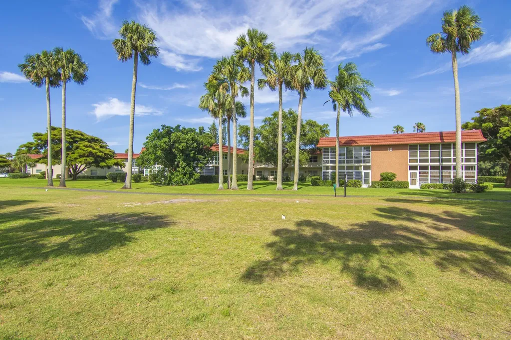 16 Vista Palm Lane Vero Beach FL 32962