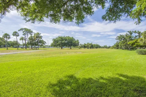 16 Vista Palm Lane Vero Beach FL 32962