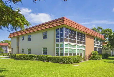 16 Vista Palm Lane Vero Beach FL 32962