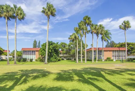 16 Vista Palm Lane Vero Beach FL 32962