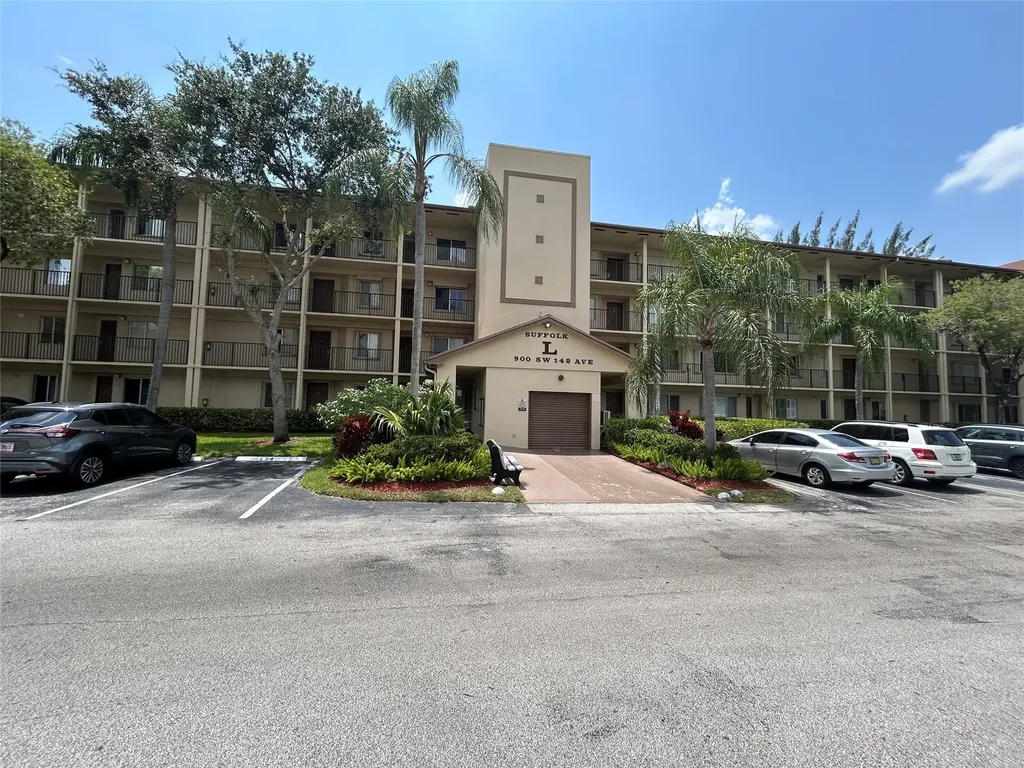 900 SW 142nd Avenue Pembroke Pines FL 33027