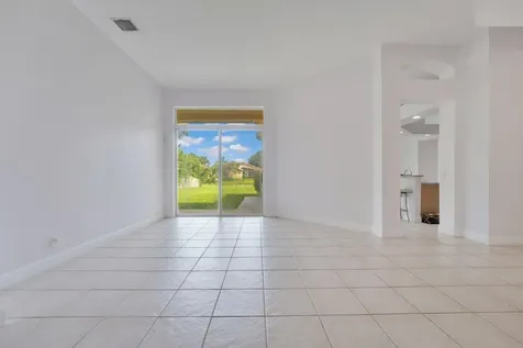 5005 NW 57th Terrace Coral Springs FL 33067