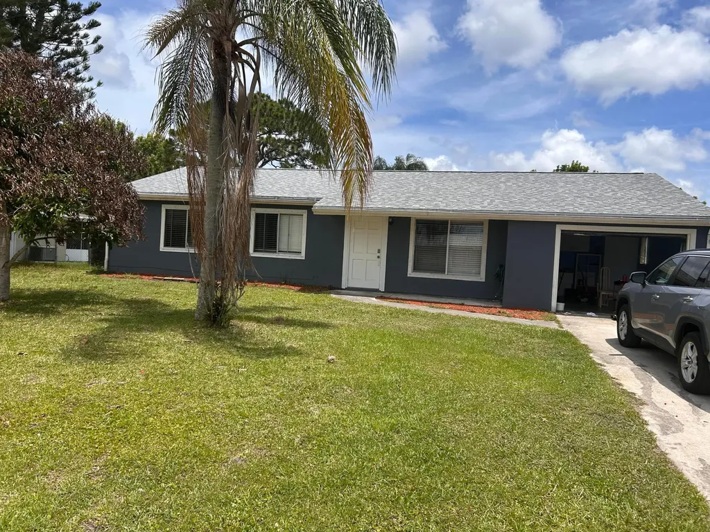 2029 SE Hideaway Circle Port St Lucie FL 34952