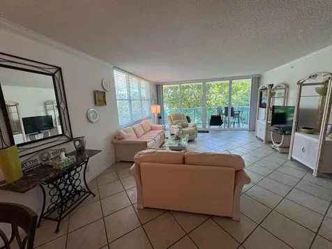 2501 S Ocean Drive Hollywood FL 33019