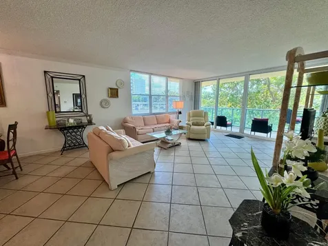 2501 S Ocean Drive Hollywood FL 33019