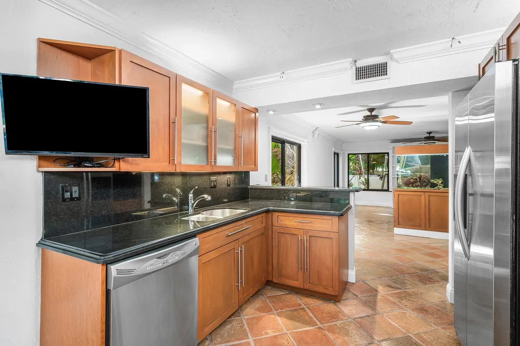 16 Via Lago Boynton Beach FL 33435