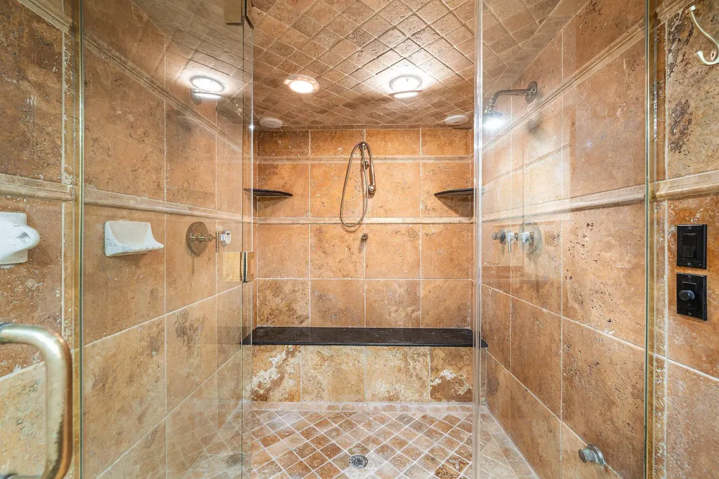 16 Via Lago Boynton Beach FL 33435
