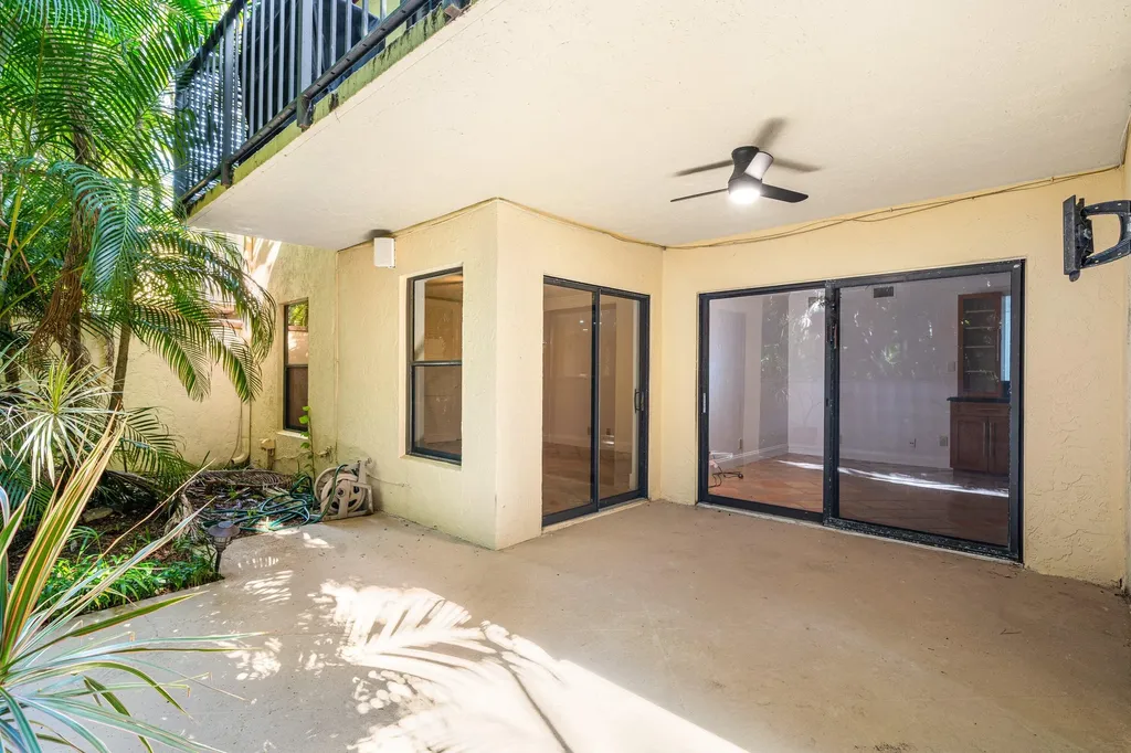 16 Via Lago Boynton Beach FL 33435