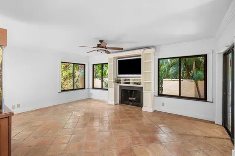 16 Via Lago Boynton Beach FL 33435