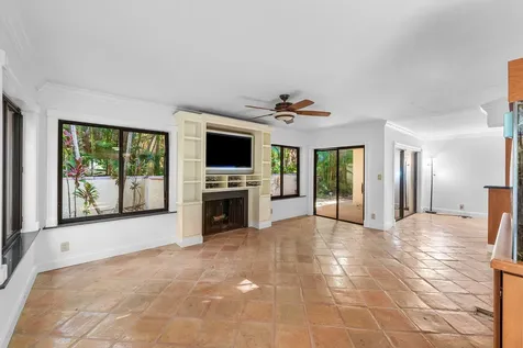 16 Via Lago Boynton Beach FL 33435
