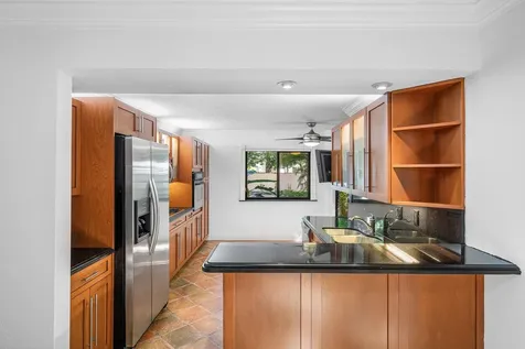 16 Via Lago Boynton Beach FL 33435