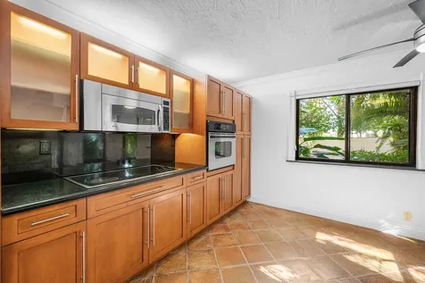 16 Via Lago Boynton Beach FL 33435