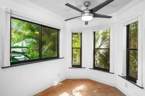 16 Via Lago Boynton Beach FL 33435