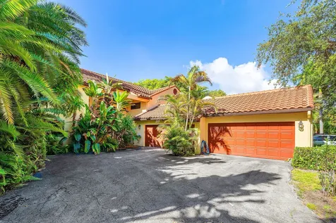 16 Via Lago Boynton Beach FL 33435