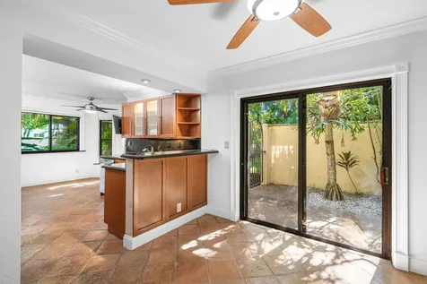 16 Via Lago Boynton Beach FL 33435