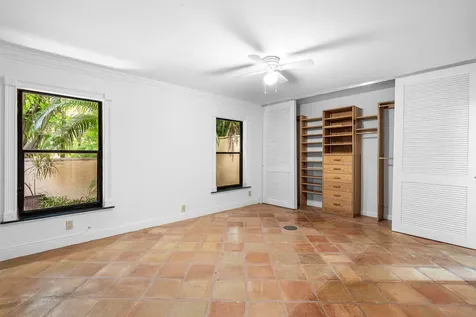16 Via Lago Boynton Beach FL 33435