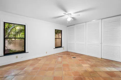 16 Via Lago Boynton Beach FL 33435