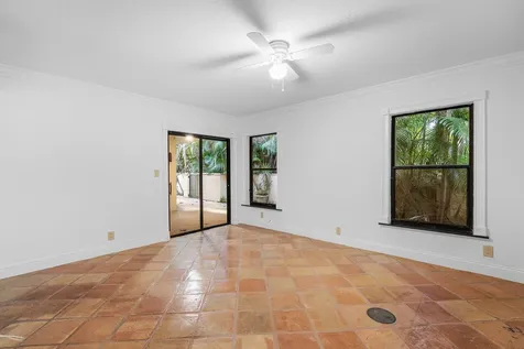 16 Via Lago Boynton Beach FL 33435