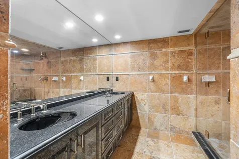 16 Via Lago Boynton Beach FL 33435
