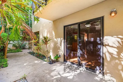 16 Via Lago Boynton Beach FL 33435