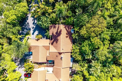 16 Via Lago Boynton Beach FL 33435