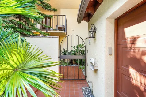 16 Via Lago Boynton Beach FL 33435
