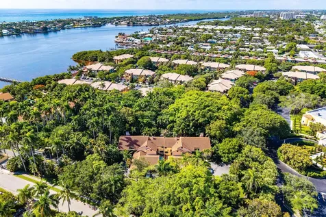 16 Via Lago Boynton Beach FL 33435