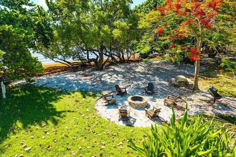 16 Via Lago Boynton Beach FL 33435
