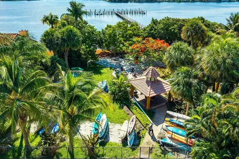 16 Via Lago Boynton Beach FL 33435