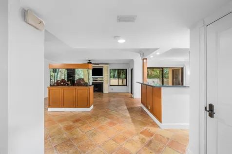 16 Via Lago Boynton Beach FL 33435