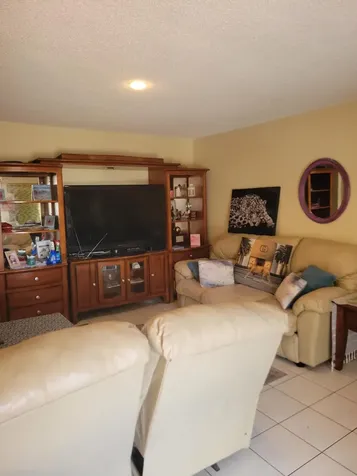 1015 SW 11th Avenue Hallandale Beach FL 33009