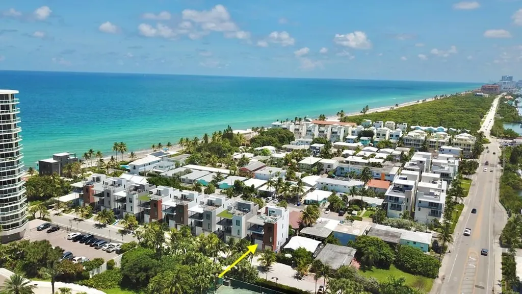 348 Balboa Street Hollywood FL 33019