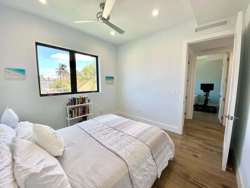 348 Balboa Street Hollywood FL 33019