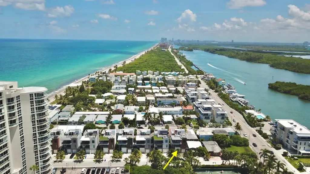 348 Balboa Street Hollywood FL 33019