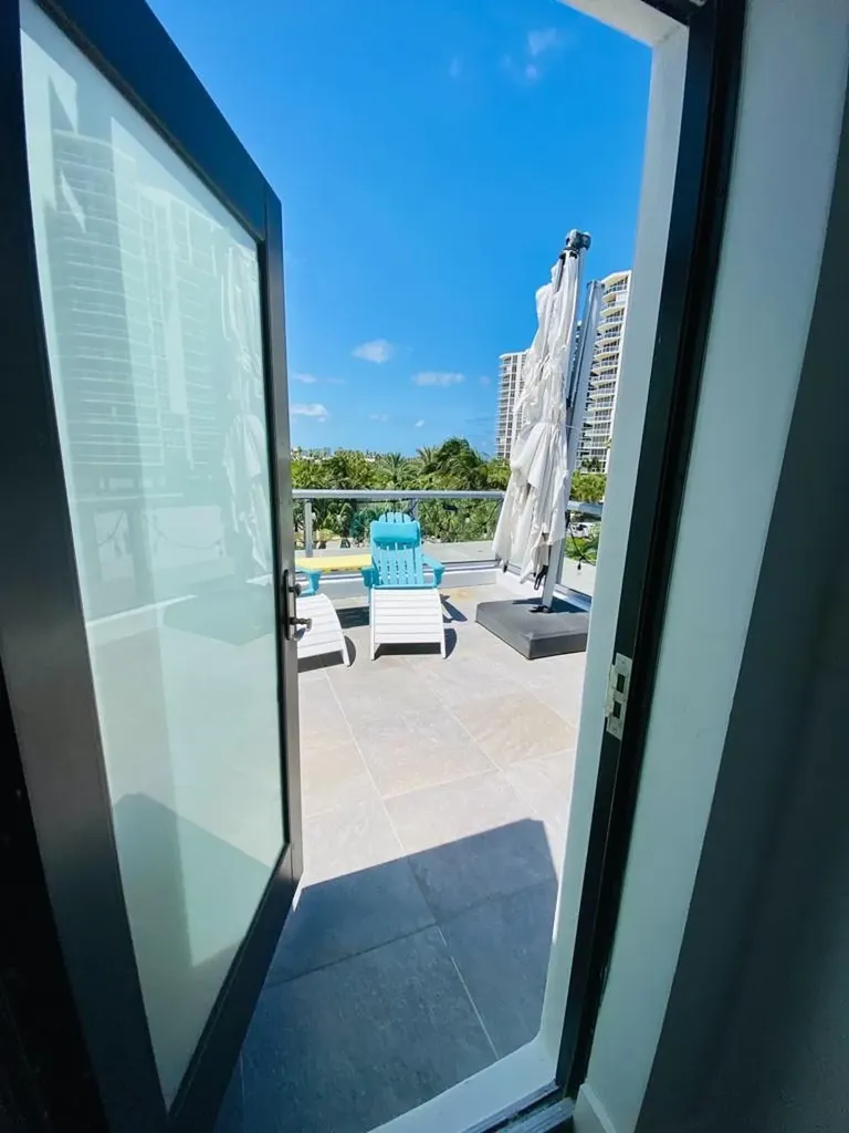 348 Balboa Street Hollywood FL 33019