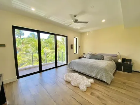 348 Balboa Street Hollywood FL 33019