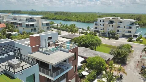 348 Balboa Street Hollywood FL 33019