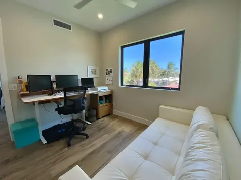 348 Balboa Street Hollywood FL 33019
