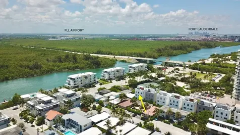 348 Balboa Street Hollywood FL 33019